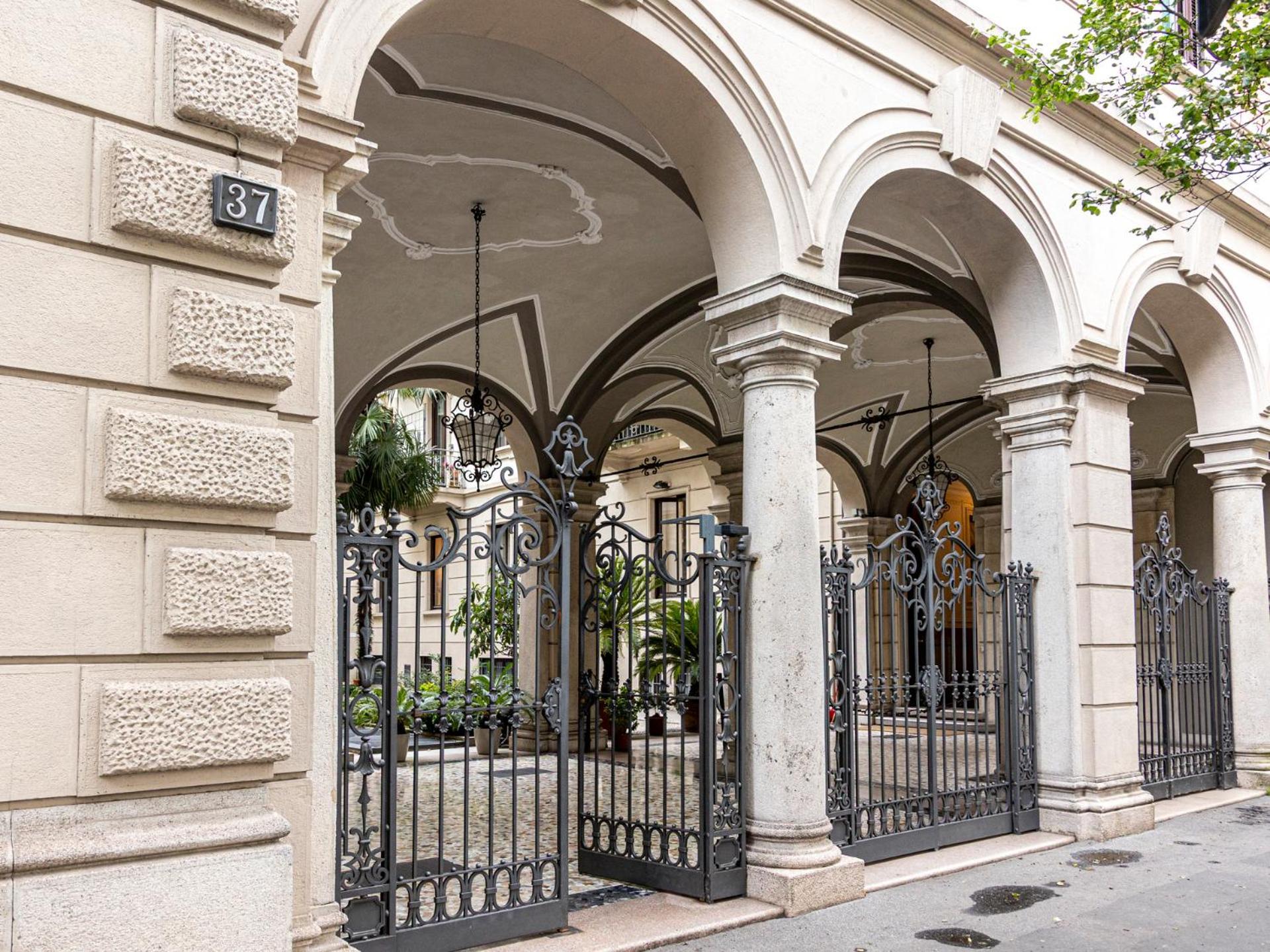 Luxury Sant'Ambrogio Apartment Milan Bagian luar foto