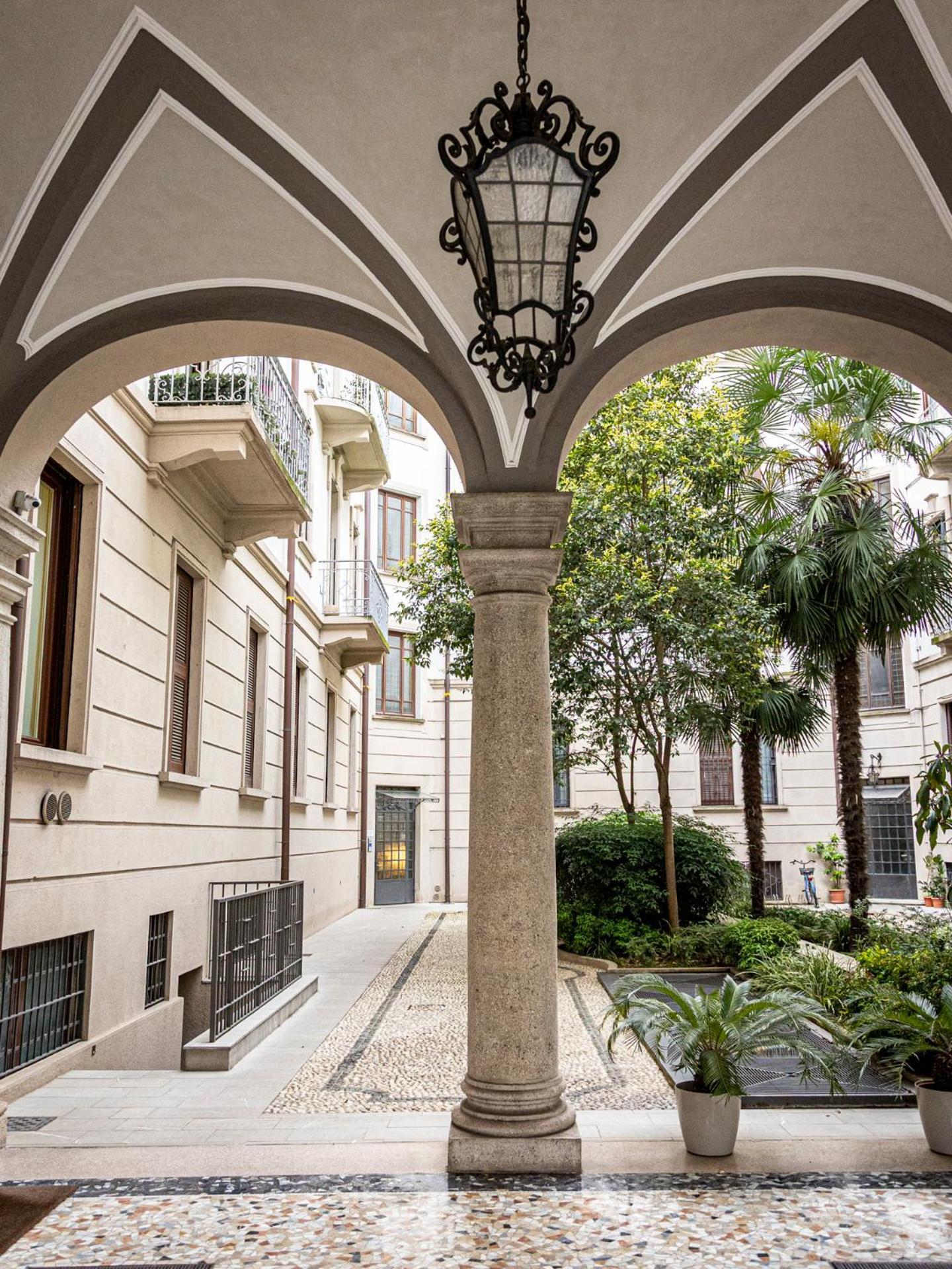 Luxury Sant'Ambrogio Apartment Milan Bagian luar foto